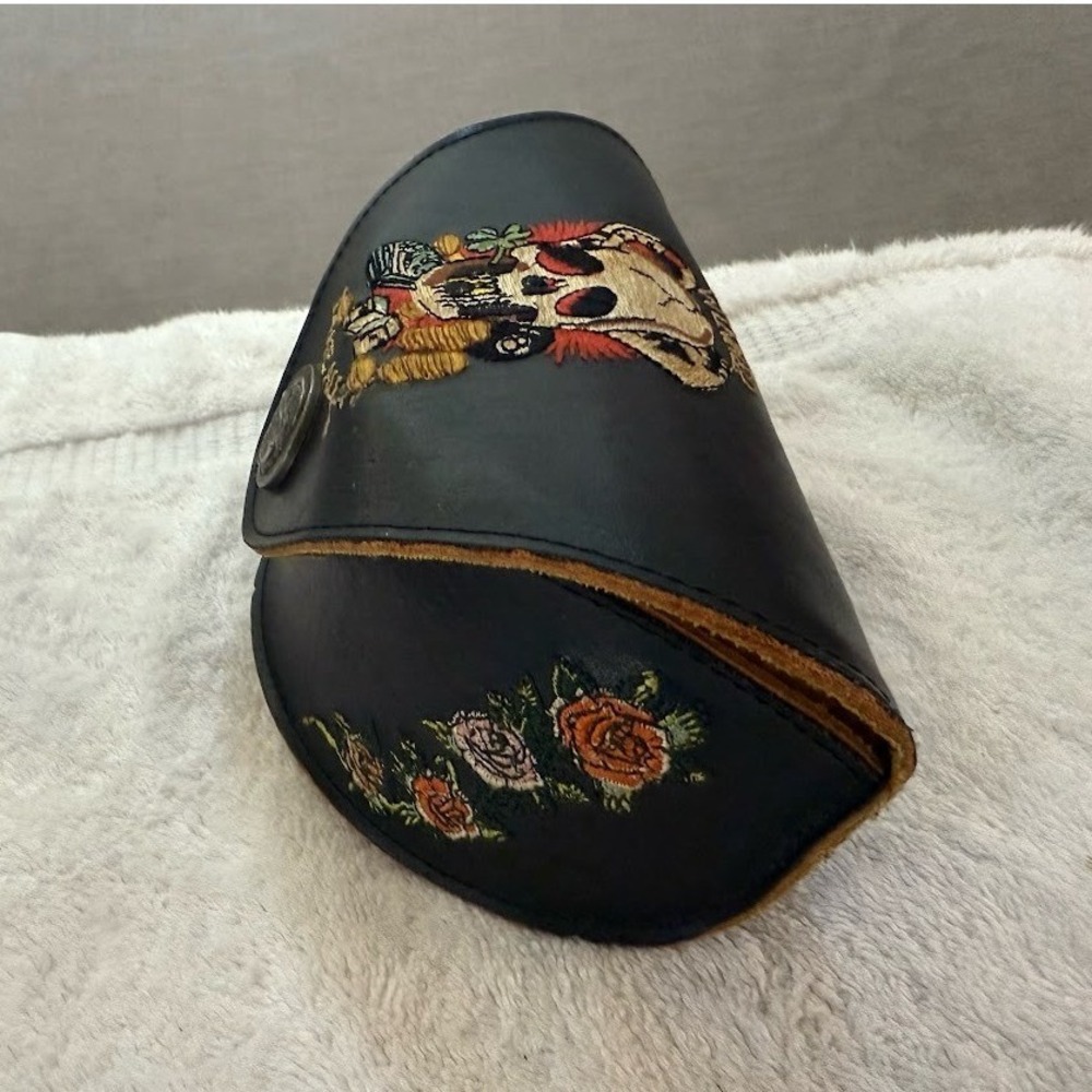 Ed Hardy Skull Roses Take All Sunglasses Case Black‎ Leather Embroidered Snap. - Picture 2 of 7